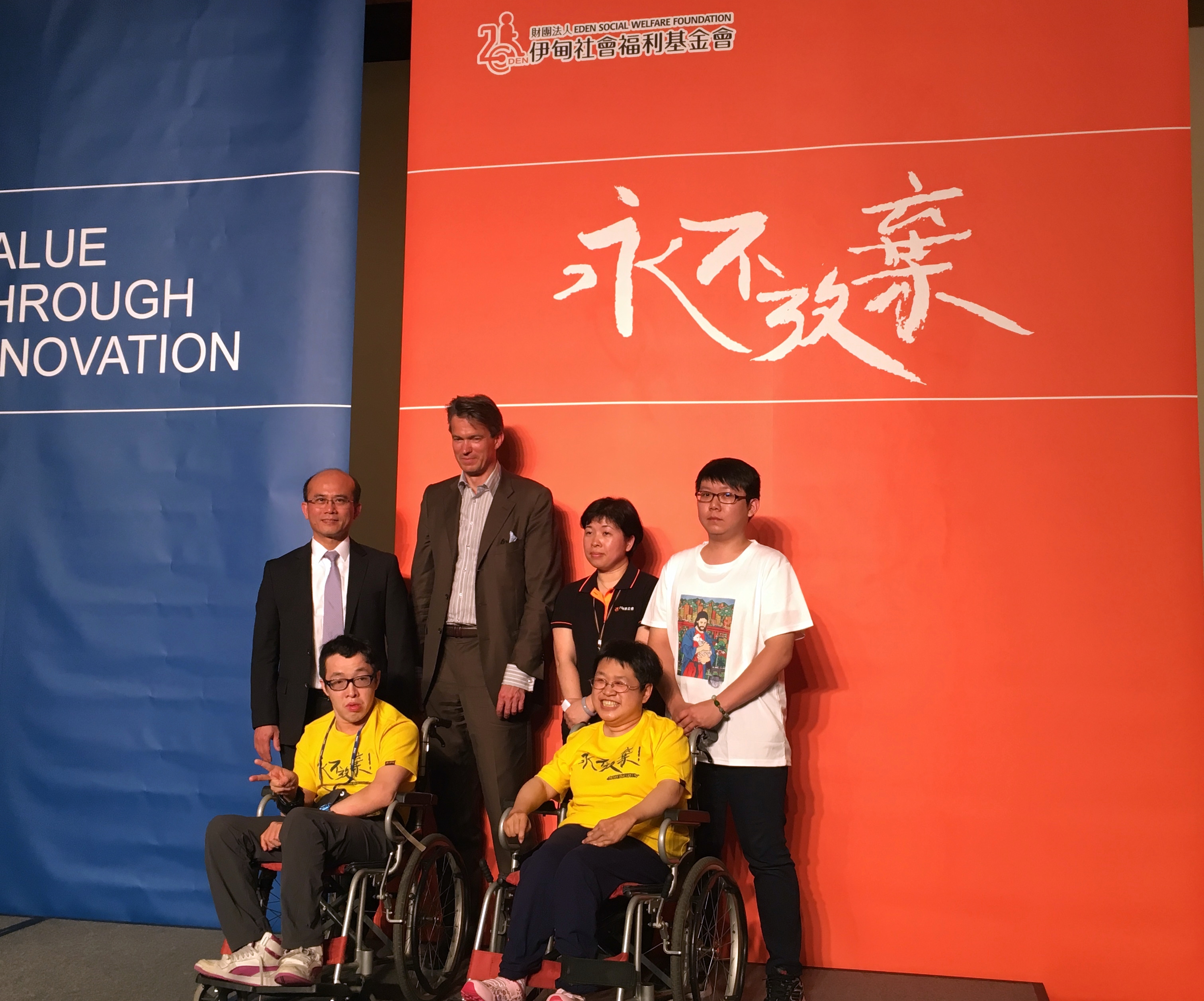General Manager of Boehringer-Ingelheim Taiwan and other global shareholders to encourage Eden’s artists with disabilities